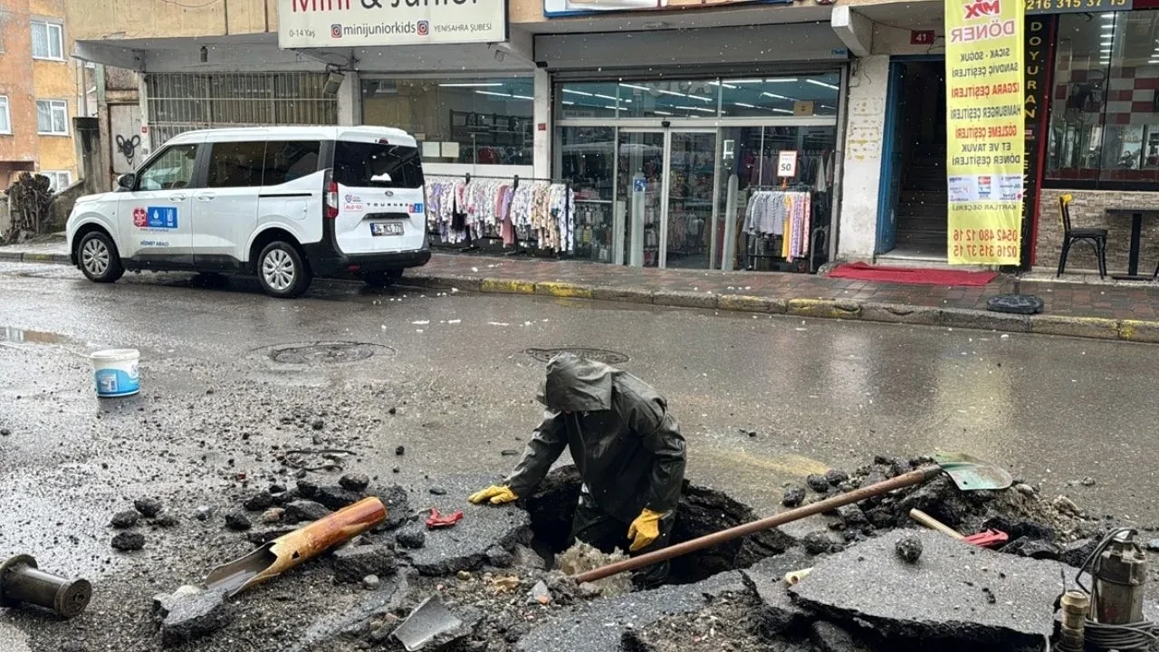 Ataşehir'de İSKİ borusu patladı!