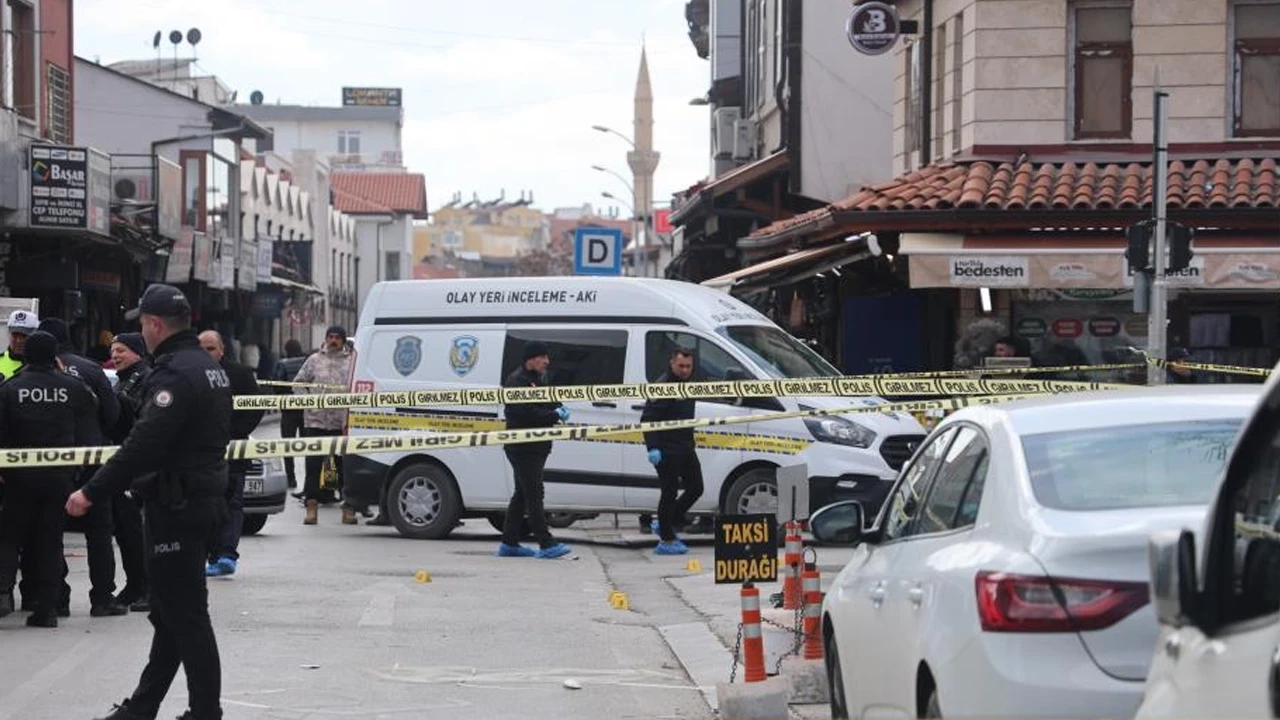 Konya'da sokak ortasında silahlar patladı: Husumet kavgasında 1 yaralı var