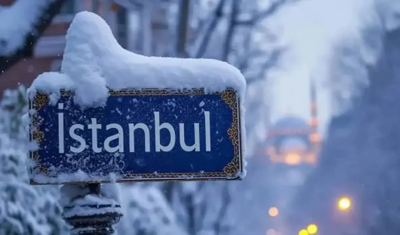 İstanbul beyaza bürünüyor! İşte kar yağışının etkili olduğu bölgeler...