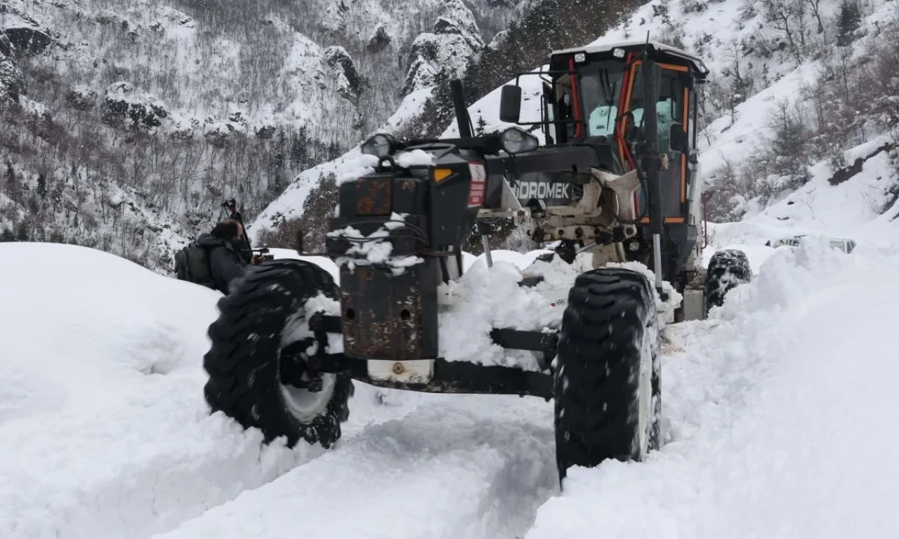 Artvin'de kar kalınlığı 6 metreyi geçti: 3 Mart'ta Artvin'de okullar tatil mi?