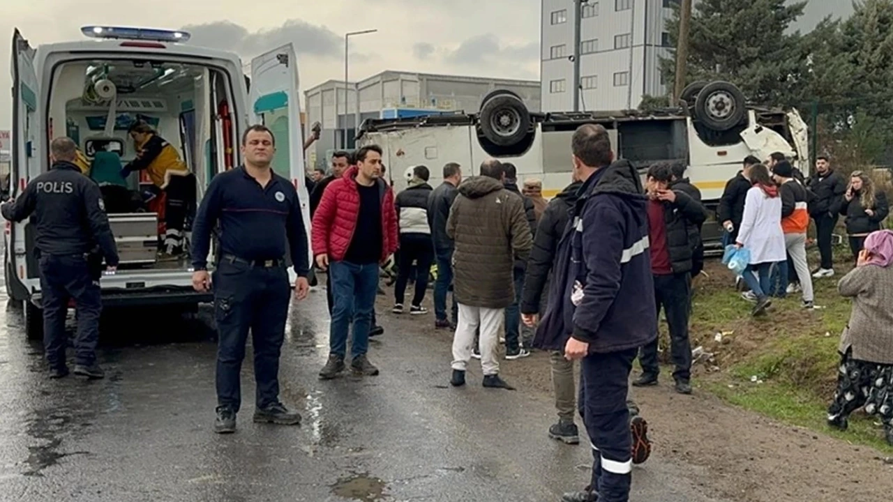 Tekirdağ'da işçi servisi devrildi: 25 yaralı