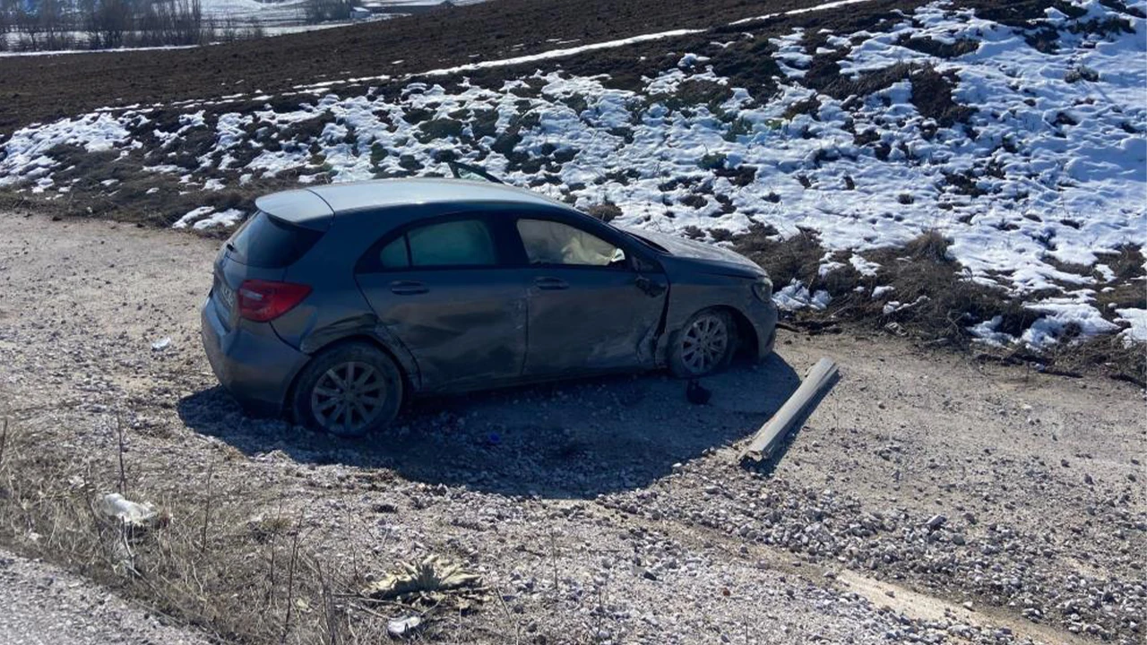 Çorum'da feci kaza: Virajı alamayan otomobil tarlaya uçtu!