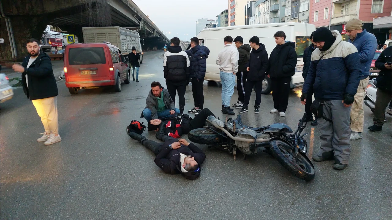 Samsun'da trafik kazası: Motosiklet ve ticari araç çarpıştı