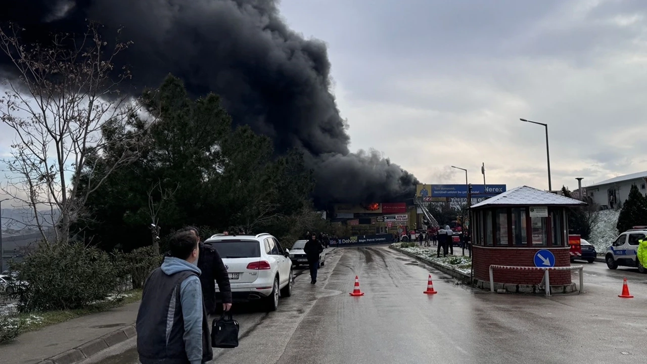 Bursa'da madeni yağ dükkanında yangın!