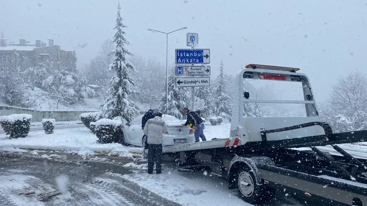 Haftanın son iş gününe kar engeli: Yurdumuzda yol durumu nasıl?