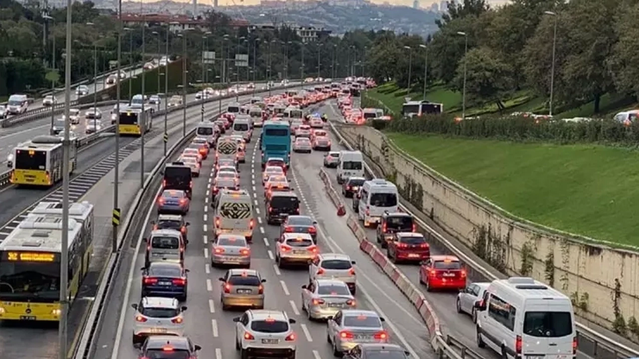 İstanbul, Ankara ve İzmir'de yola çıkanlar dikkat! Kara yollarında son durum açıklandı