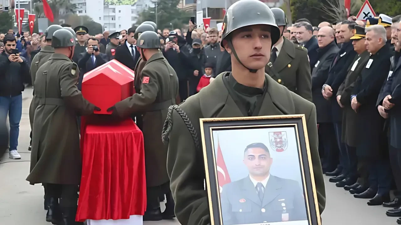 Şehit Piyade Uzman Çavuş Osman Oktay, İzmir’de son yolculuğuna uğurlandı