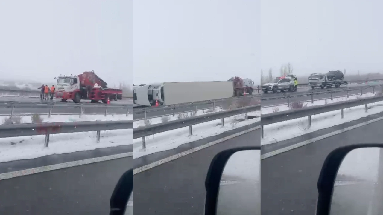 Nevşehir'de trafik kazası: Koca tır yola devrildi!