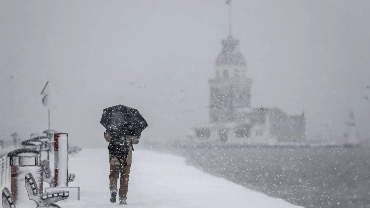 İstanbul'a beklenen kar yağışı geldi! AKOM'dan son dakika uyarısı