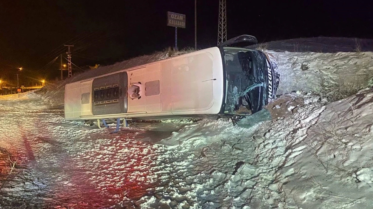 Yozgat’ta yolcu otobüsü şarampole devrildi: 6 kişi yaralandı