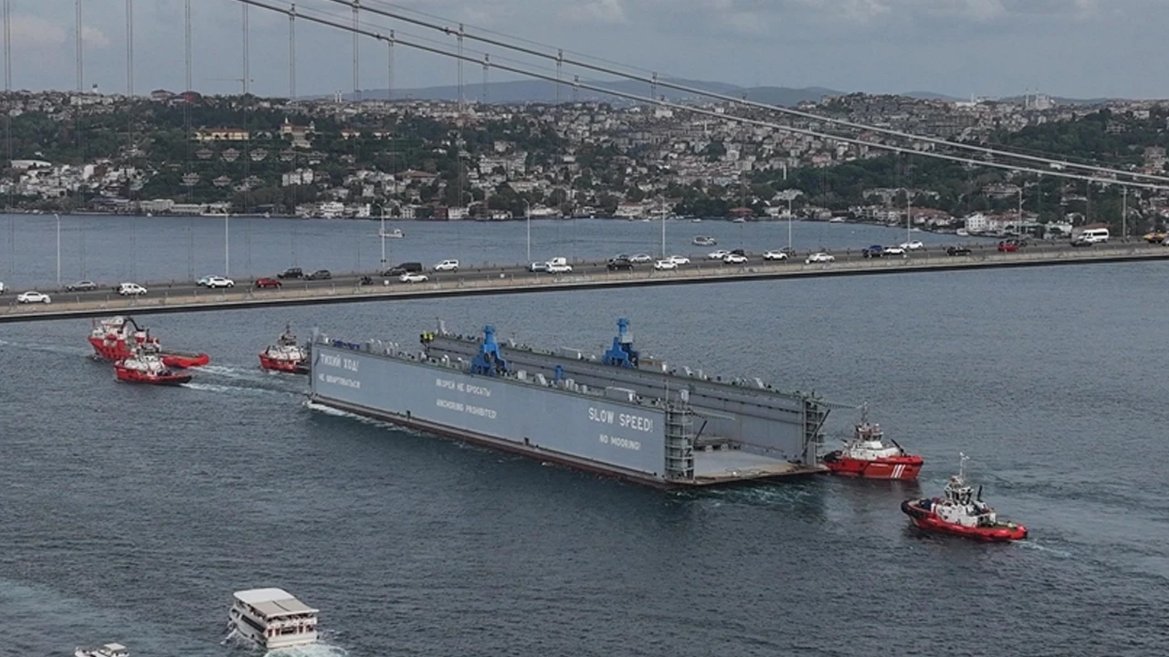 İstanbul Boğazı'nda gemi trafiği askıya alındı!