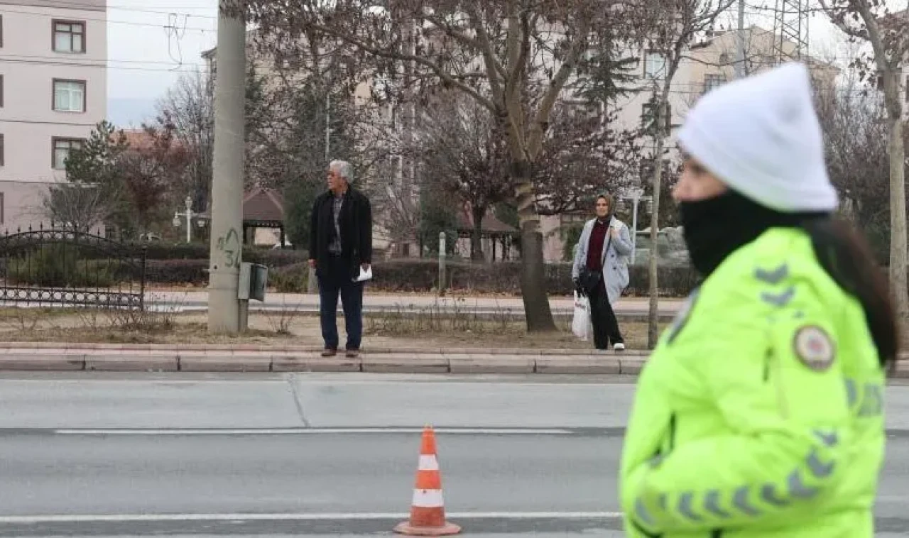 Trafik kurallarına uymayan yayalara ceza! Bahaneler şaşkına çevirdi