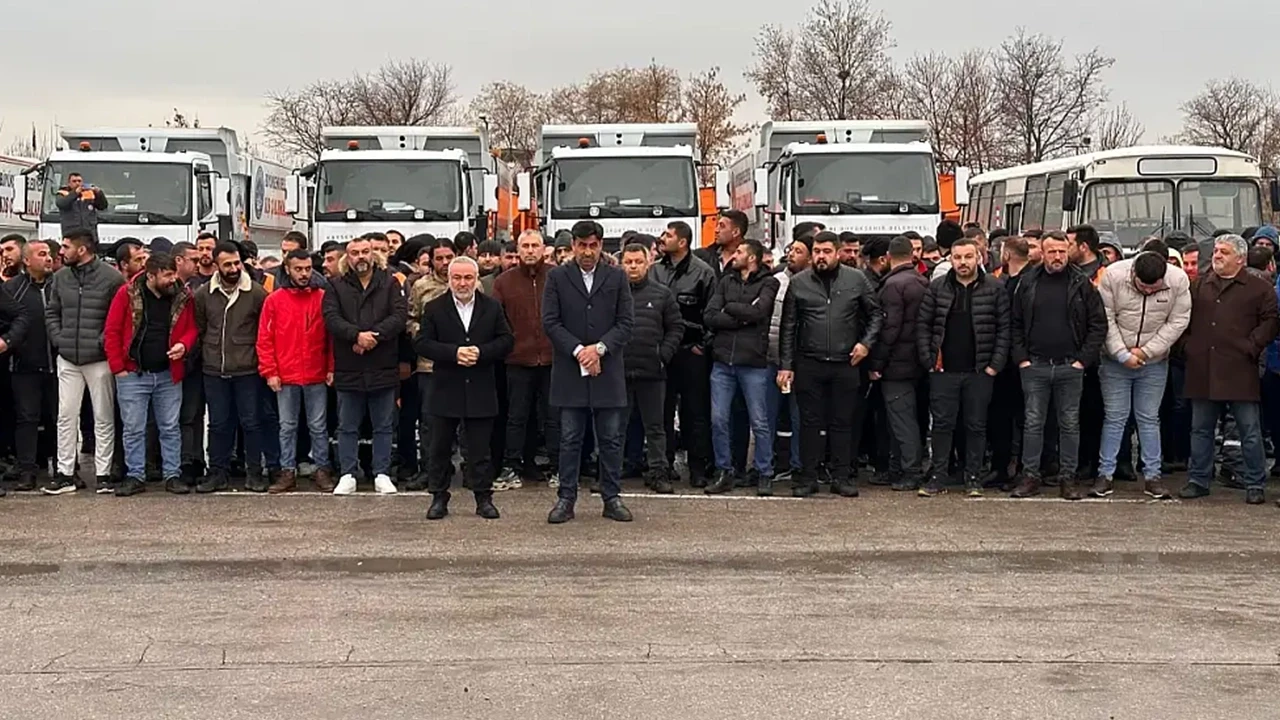 Kayseri’de 600 belediye işçisi düşük ücretler nedeniyle iş bırakma eylemi gerçekleştirdi