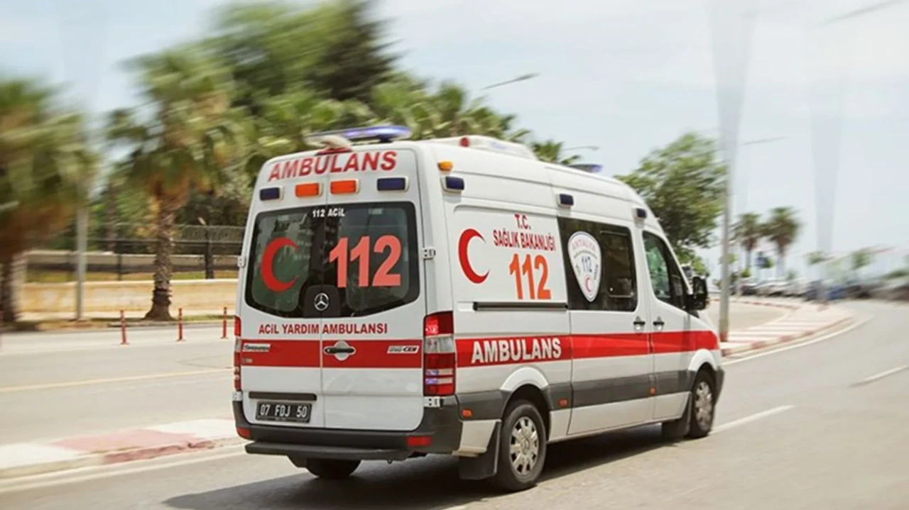 12 yaşındaki çocuk ambulansın önüne atladı