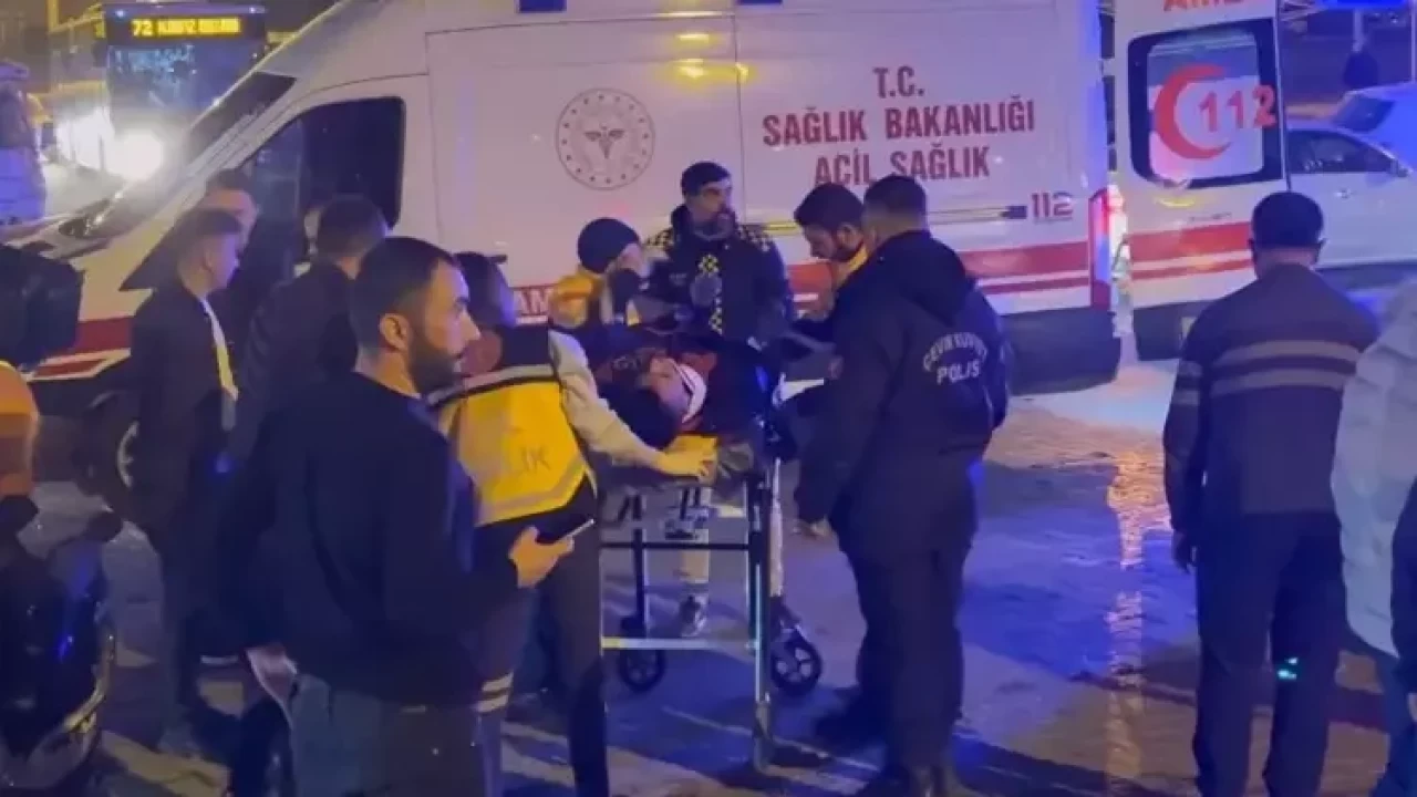 Şanlıurfa'da motosikletli yunus timi otomobille çarpıştı: 2 polis yaralandı