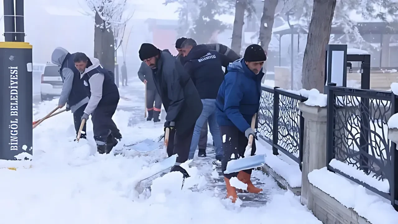 Bingöl ve Şırnak’ta kar alarmı: 131 yerleşim yeri ulaşıma kapandı!