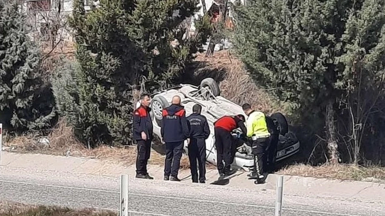 Adıyaman'da feci kaza: Takla atan otomobil şarampole yuvarlandı!