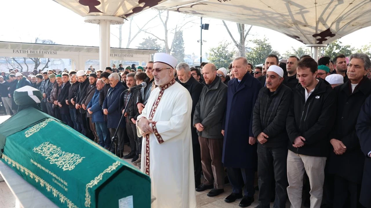 Cumhurbaşkanı Erdoğan, emekli imam hatip Kasım Yağcıoğlu'nun cenaze törenine katıldı