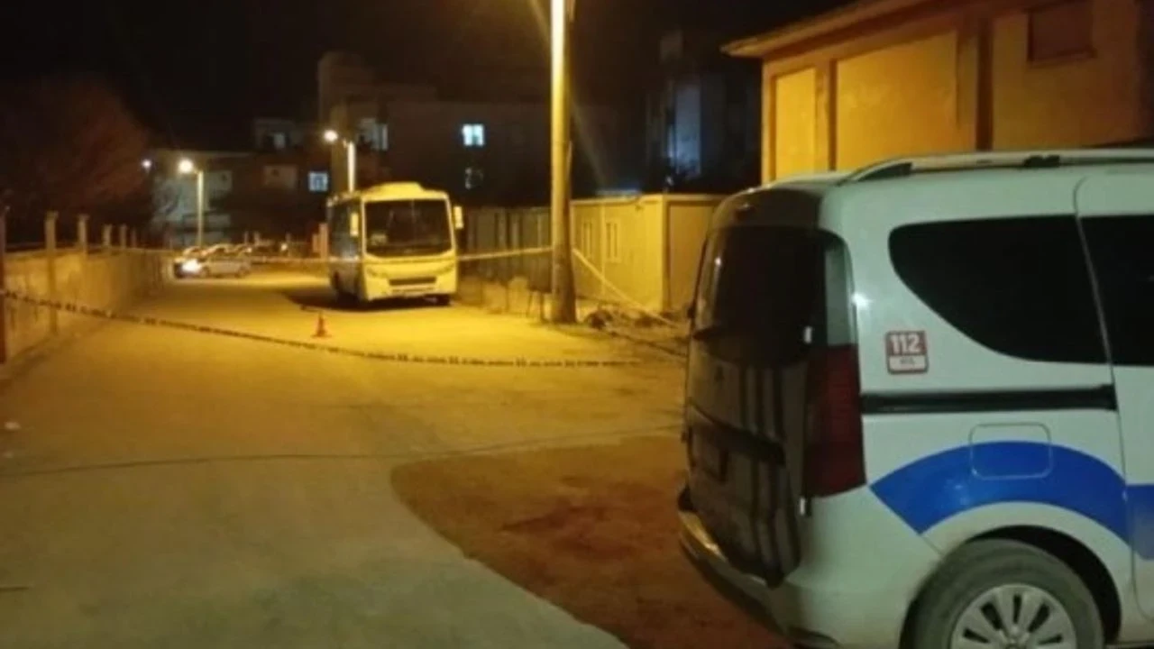 Bağcılar'da bıçaklı kavga: 16 yaşındaki genç ağır yaralandı