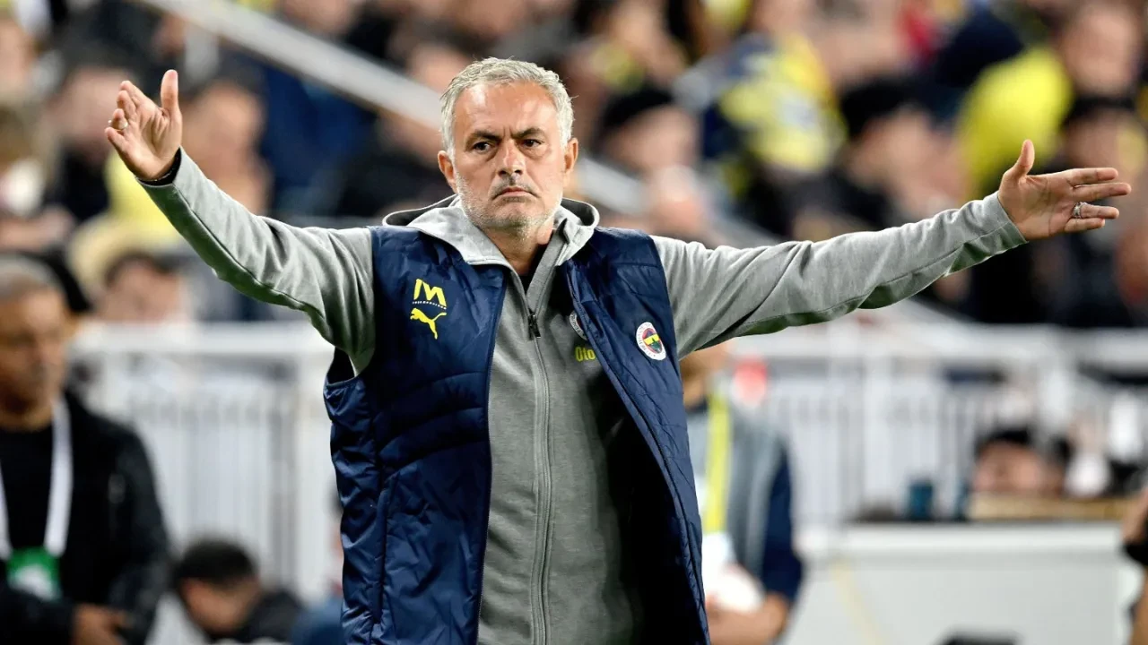 Jose Mourinho'dan Fenerbahçe taraftarı için çarpıcı sözler: Onlar da iyi değildi