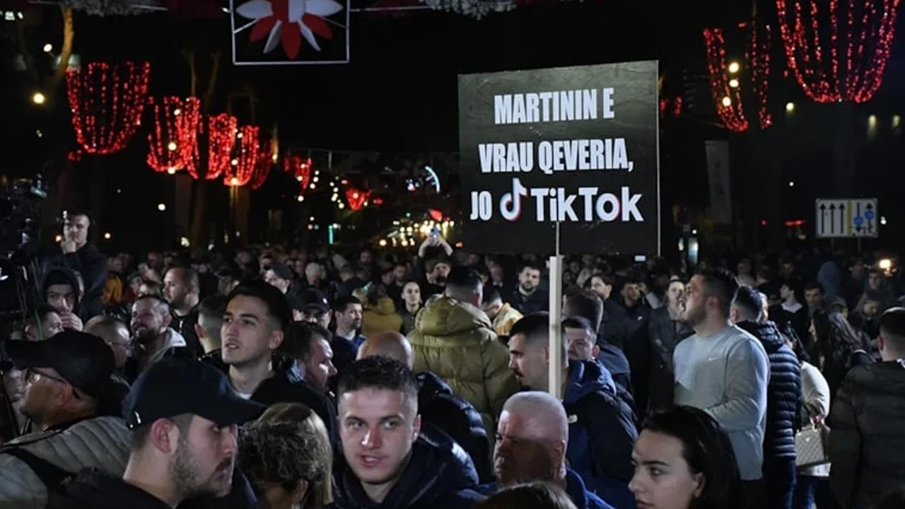 Arnavutluk’ta TikTok yasağı protesto edildi