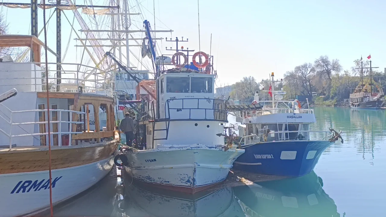 Antalya'da balıkçı teknesinde korkunç olay: Kaptan asılı halde ölü bulundu!