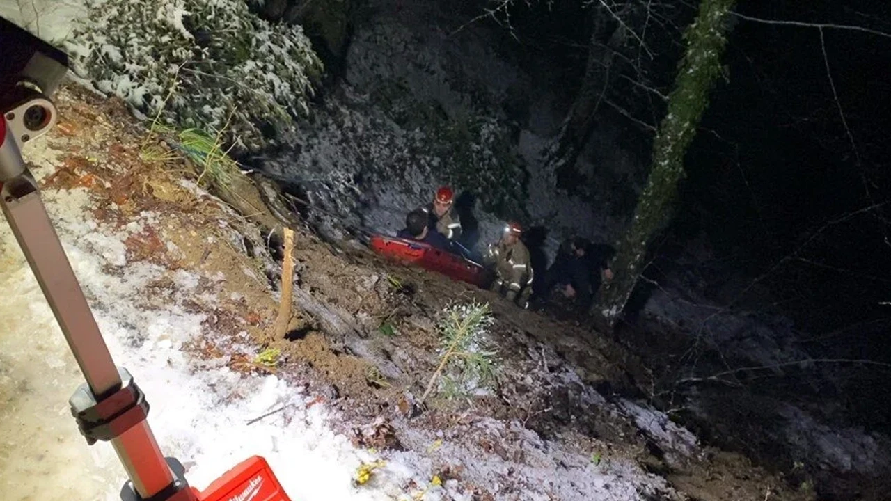 Bursa'da feci kaza: Otomobil 100 metrelik uçuruma yuvarlandı! Çok sayıda yaralı var!