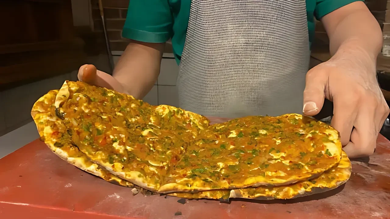 İstanbul'da lahmacun fiyatı tartışması! Esenler'de 60, Göktürk'te 250 lira