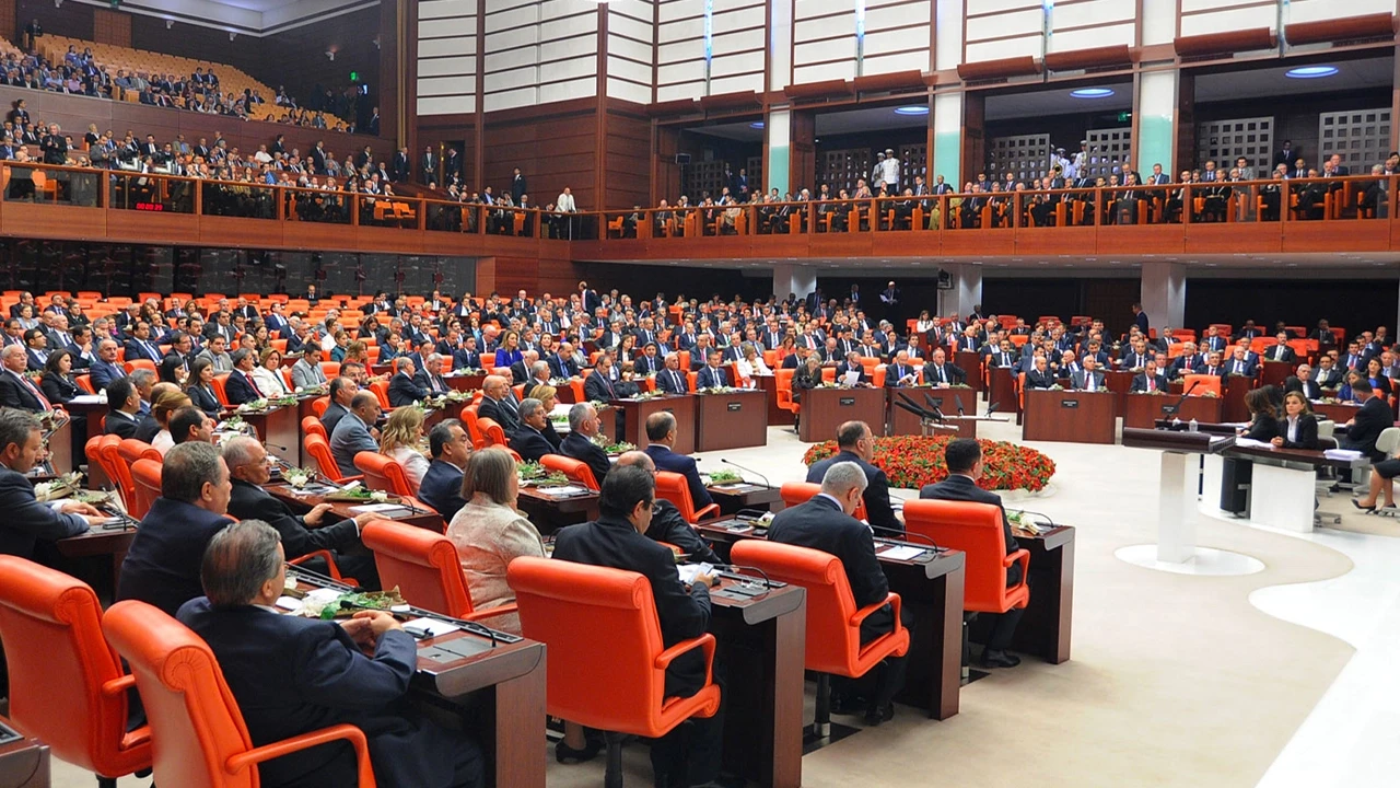 Meclis, 9 milletvekili için dokunulmazlık dosyalarını Karma Komisyon'a gönderdi