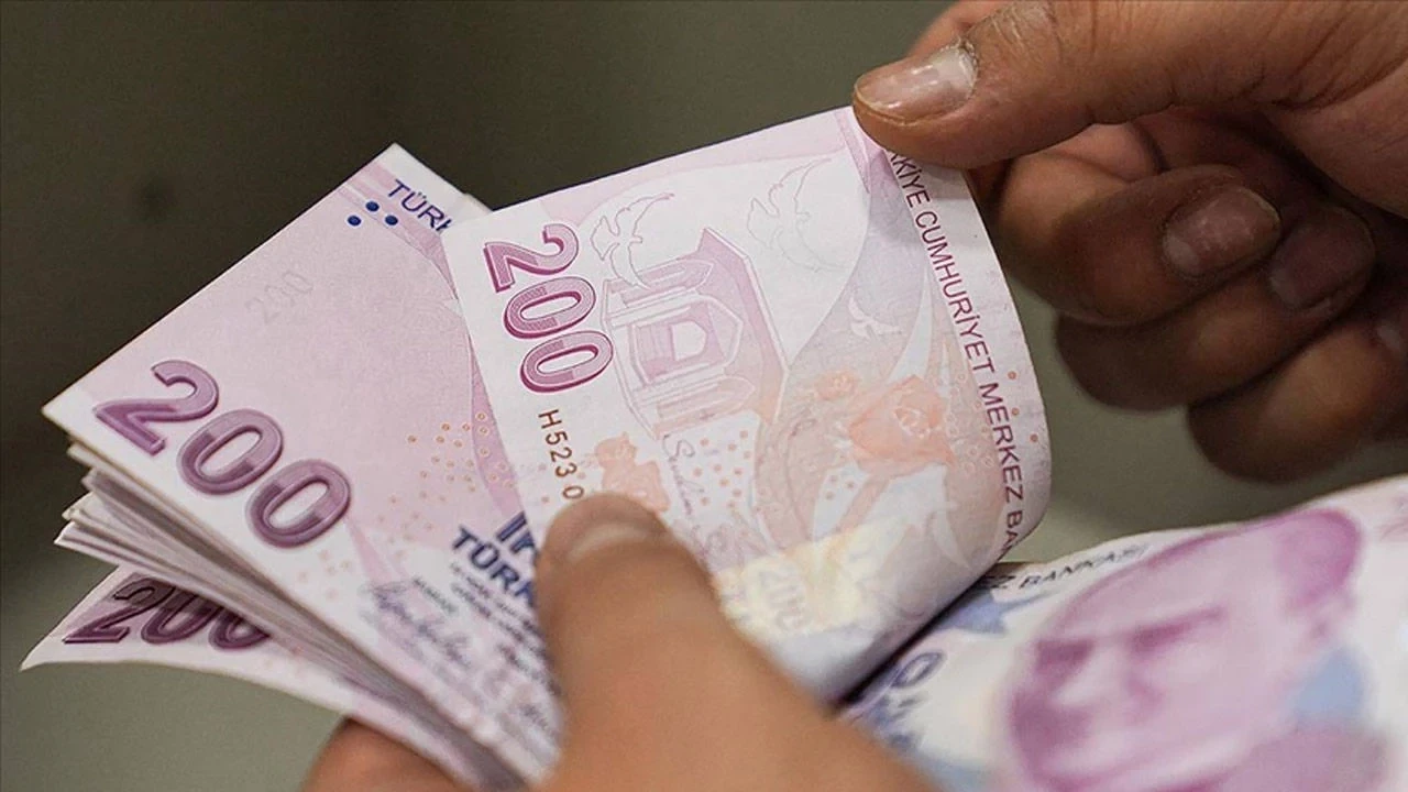 2025’te asgari ücret enflasyon karşısında binlerce lira değer kaybetti