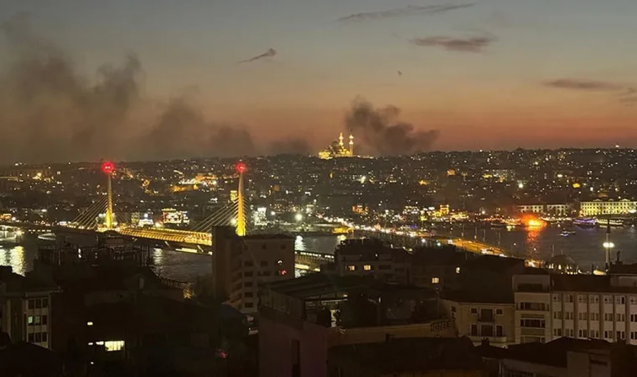 Haliç'te tekne yangını: İtfaiye olay yerinde!