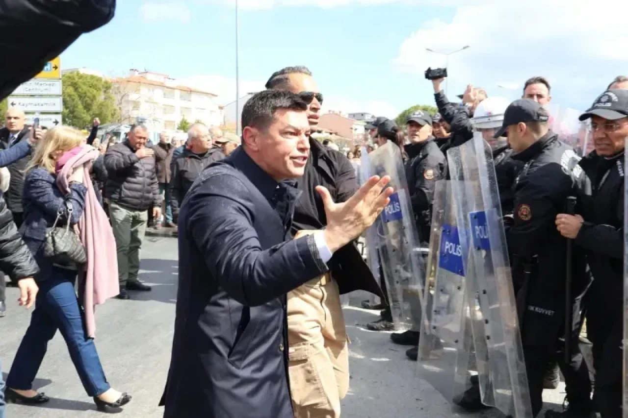 Muğla’da İmamoğlu protestosu: Belediye Başkanı Acar Ünlü hakkında soruşturma!