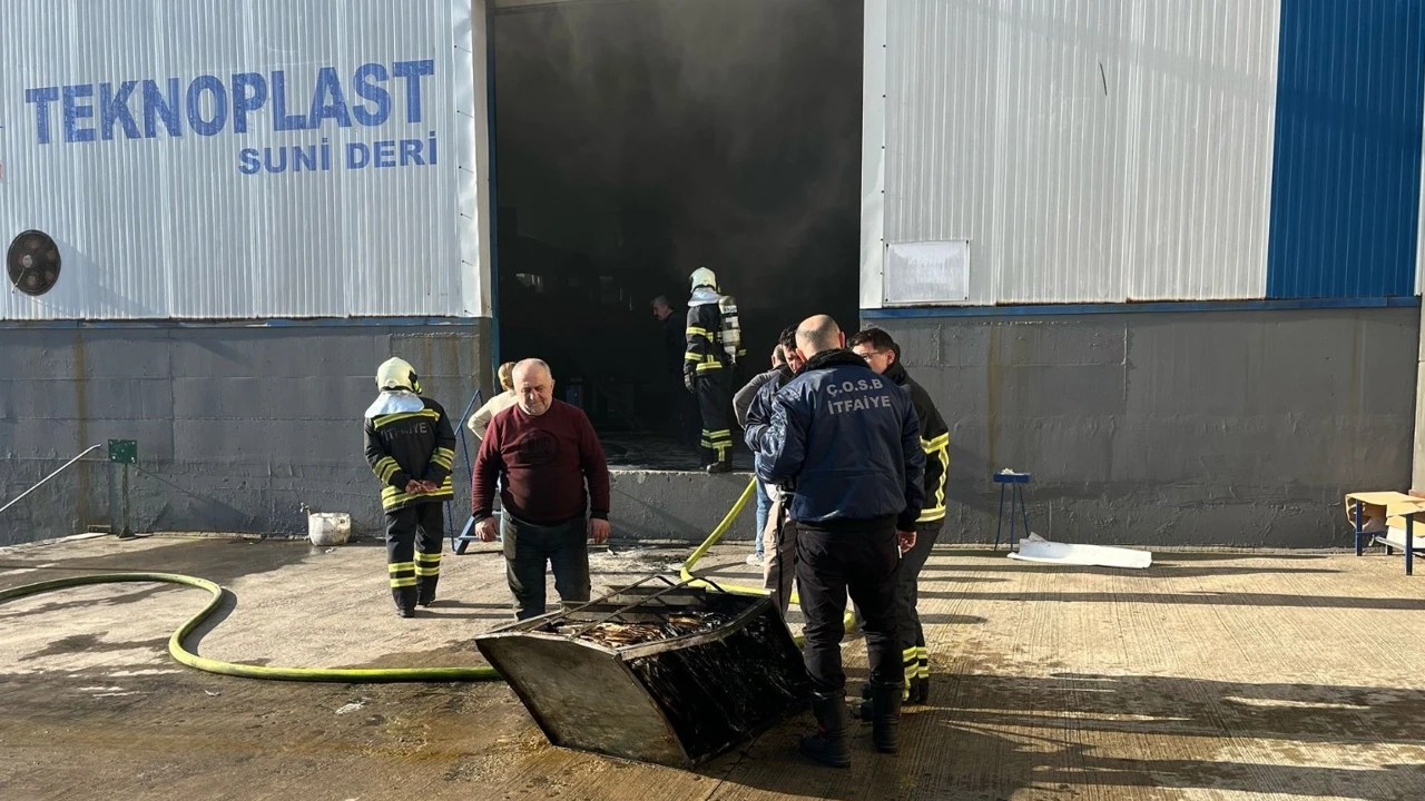 Çerkezköy'de suni deri fabrikasında yangın çıktı!