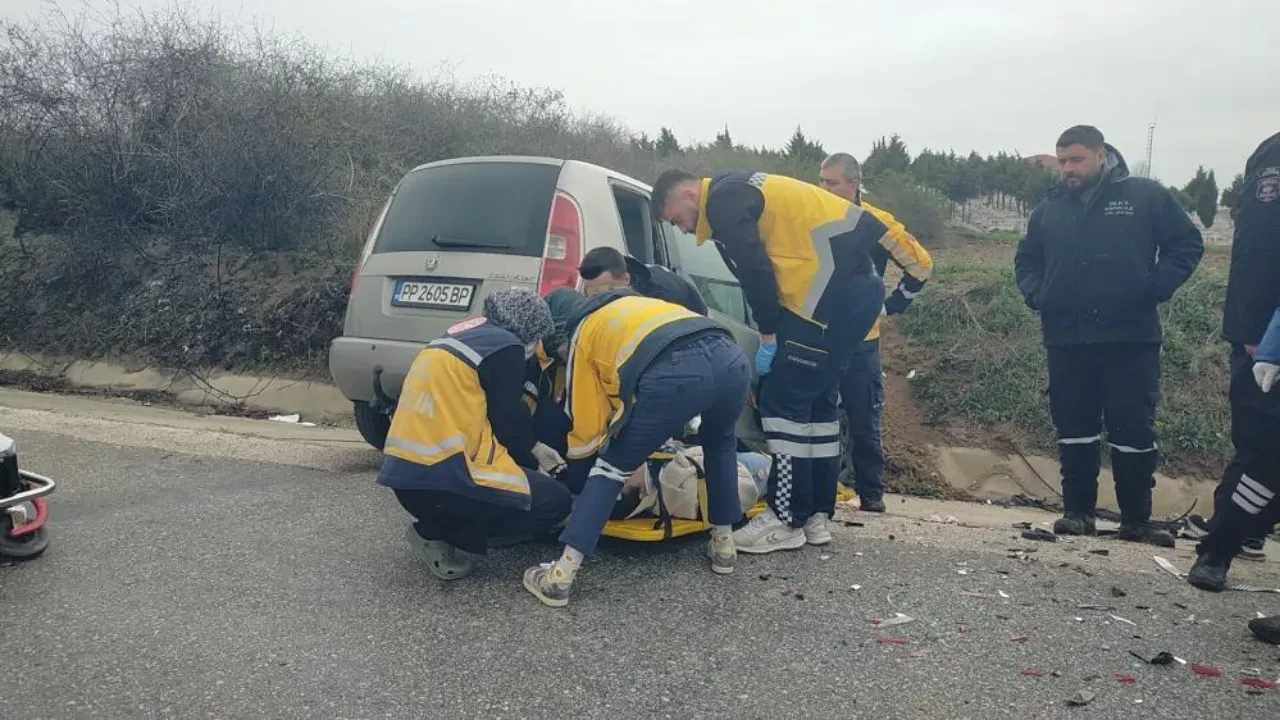 Edirne'de korkunç kaza: Otomobiller çarpıştı! Yaralılar var