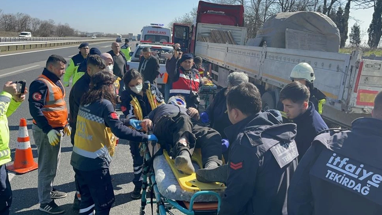 Tekirdağ'da trajik kaza: Kamyon ile tırın arasında kalan sürücü feci can verdi!