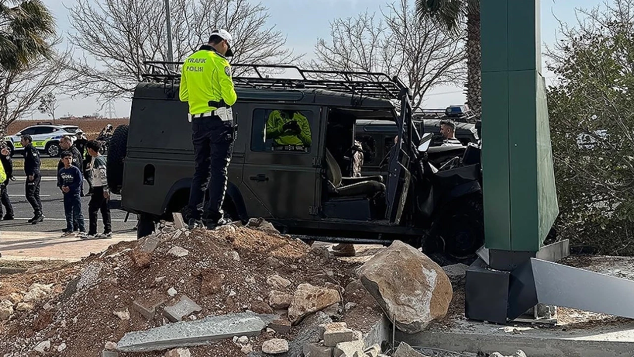 Şanlıurfa'da özel harekat polislerinin aracı kaza yaptı! 6 polis yaralı