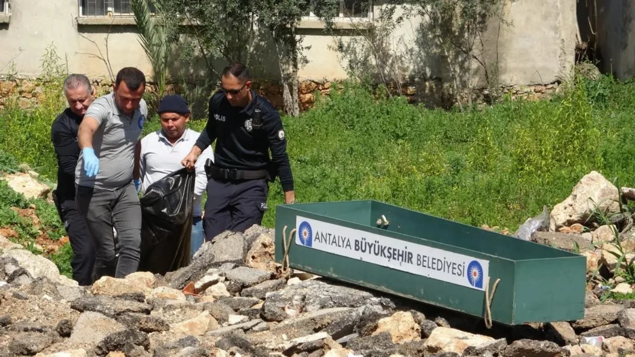 Antalya'da sır ölüm: Cezaevinden çıkan kadının cansız bedeni bulundu