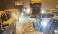 Kar yağışı ulaşımı durdurdu: Anadolu Otoyolu trafiğe kapandı!