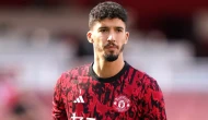 Manchester United, Tottenham'a 4-3 mağlup oldu! Kaleyi Altay Bayındır korudu