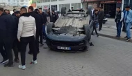 Siirt'te otomobile çarpan araç takla attı!