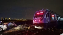 Hemzemin geçitte korkutan kaza: Tren otomobile çarptı!