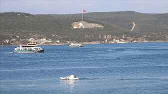 Çanakkale Boğazı'nda arızalanan gemi güvenli bölgeye demirletildi