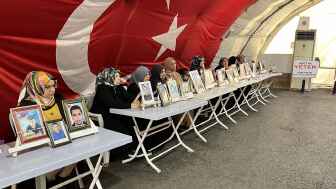 Diyarbakır'daki evlat nöbetine bir aile daha katıldı