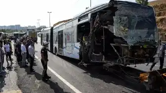 Küçükçekmece'deki metrobüs kazasıyla ilgili 5 kişi tutuklama talebiyle mahkemeye sevk edildi