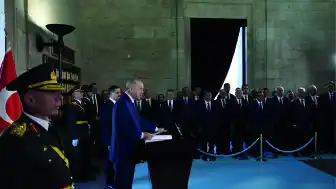 Devlet Erkanı Anıtkabir'de! Cumhurbaşkanı Erdoğan, Anıtkabir özel defterini imzaladı