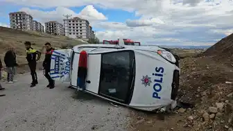 Çorum'da kovalamaca sırasında polis aracı devrildi: 2 polis yaralandı