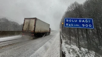 Bolu Dağı ve Düzce’de kar yağışı etkisini sürdürüyor