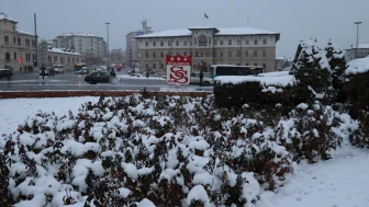 Sivas'ta kar ve tipi nedeniyle 645 köy yolu kapandı