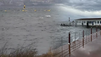 Kocaeli'de fırtına ve sağanak yağış, tekne ve sandalları suyun altında bıraktı