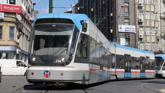 Beyoğlu'nda feci tramvay kazası! Tophane durağında bir kişi tramvayın altında kaldı